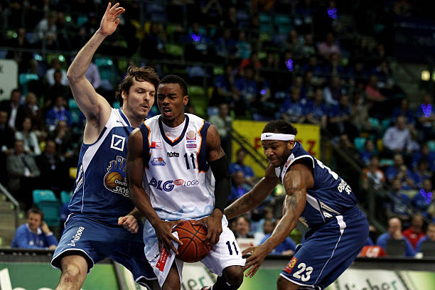 萨巴伦卡与 萨巴伦卡与